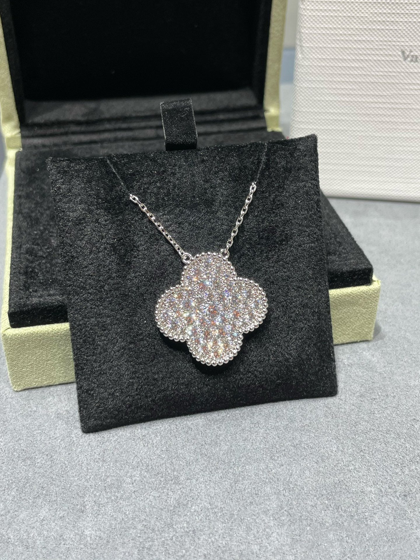 [Spark]CLOVER 25MM LARGE PENDANT DIAMOND PAVED SILVER NECKLACE