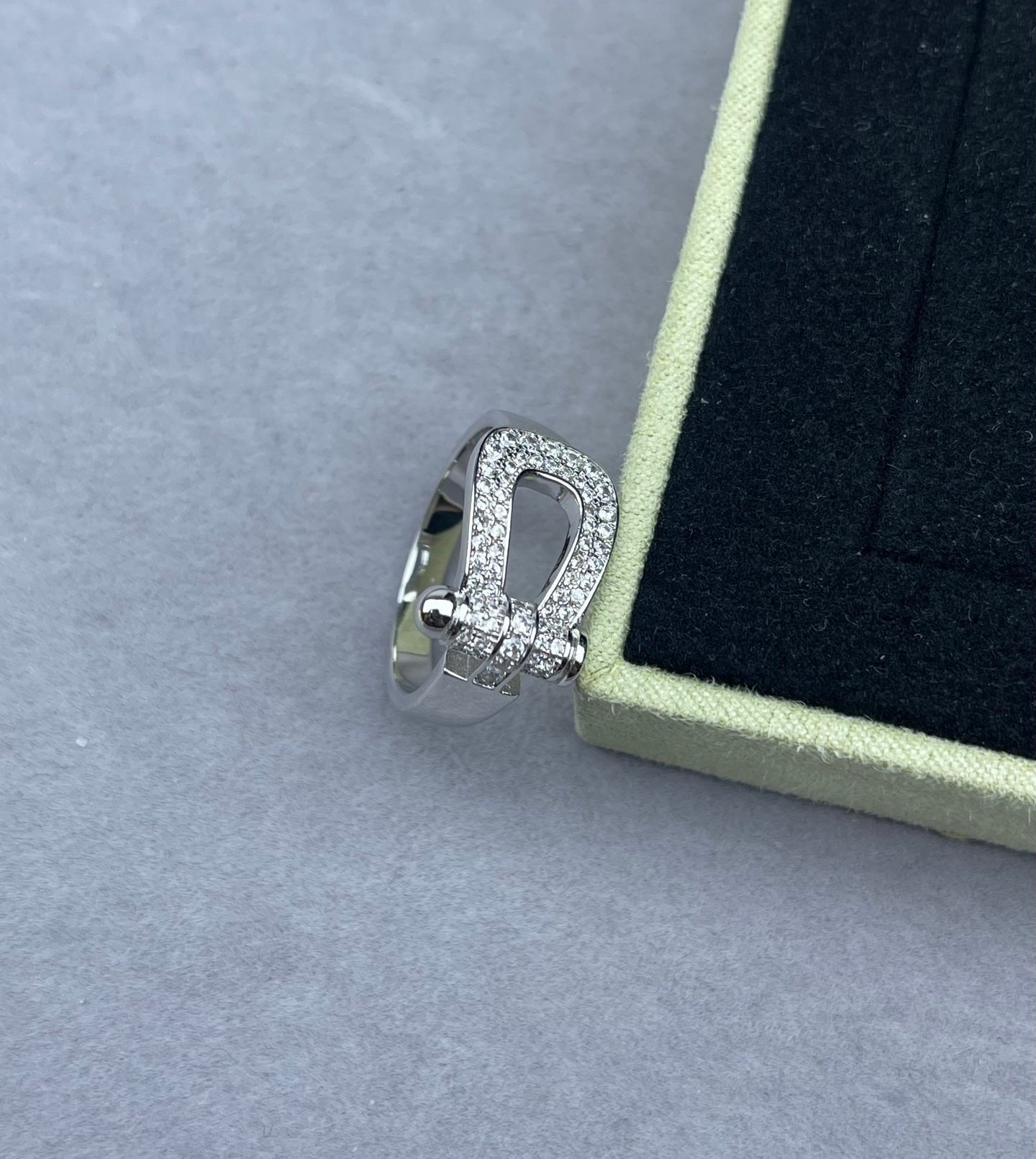 [Spark]Wide Hoof-Shaped Diamond-Studded Ring