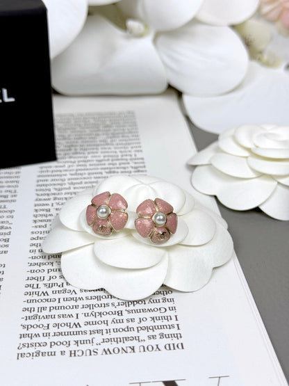 [Spark]26C Pink Camellia Pearl Enamel Stud Earrings
