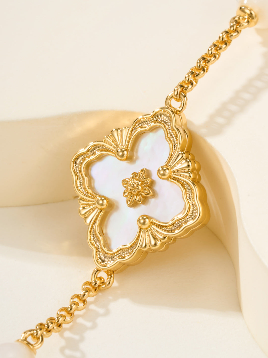 [Spark]B.C.L ENAMELED Three-Flower Bracelet£¨Trumpet)
