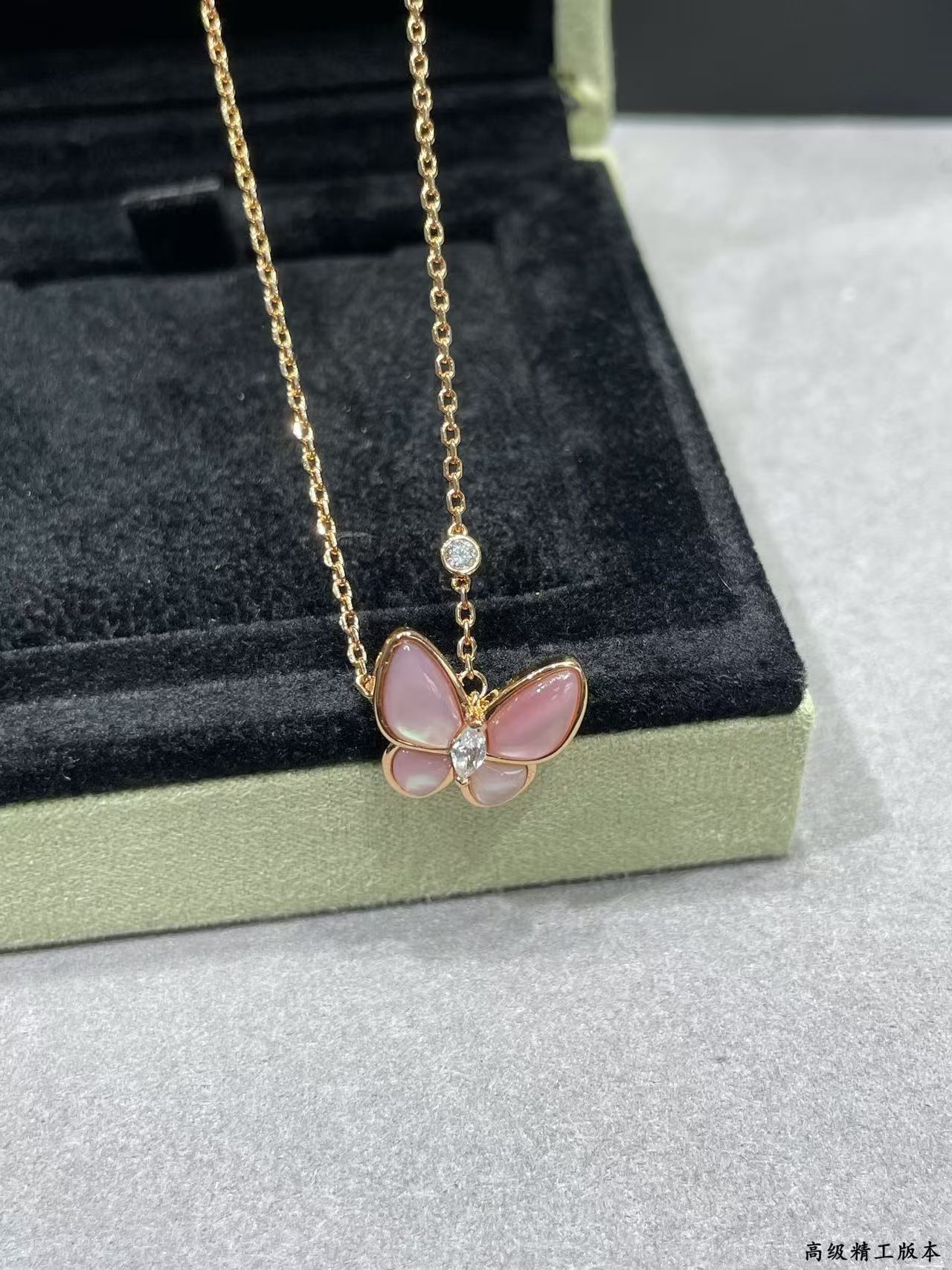 [Spark]BUTTERFLY PINK MOTHER-OF-PEARL DIAMOND NECKLACE