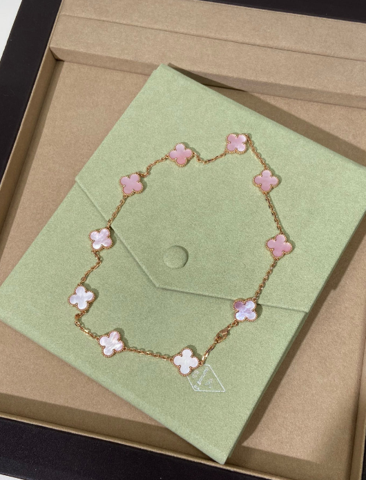 [Spark Jewellery] Pink Necklace with Ten Clover Designs