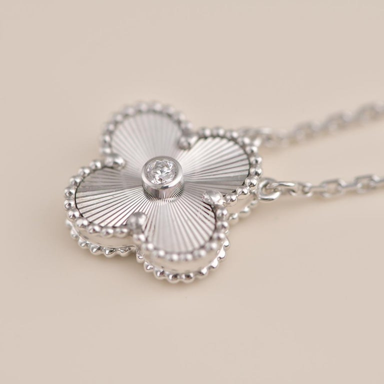 [Spark]CLOVER  15MM DIAMOND LASER NECKLACE SILVER