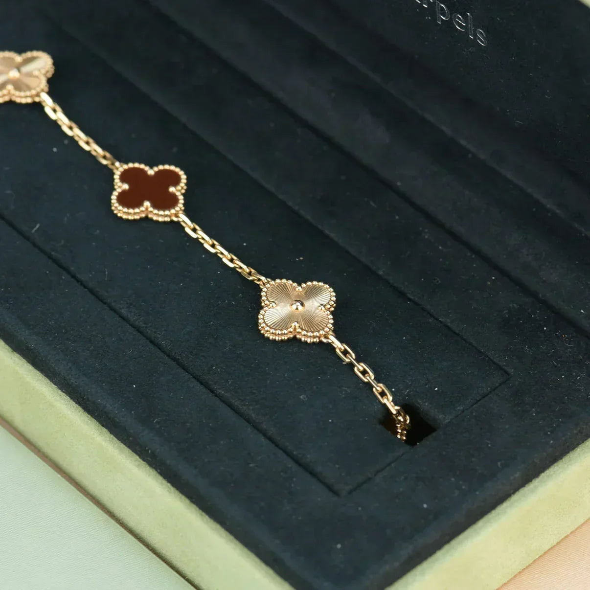 [Spark] CLOVER 5 MOTIF RED CORNELIAN BRACELET COLLECTION