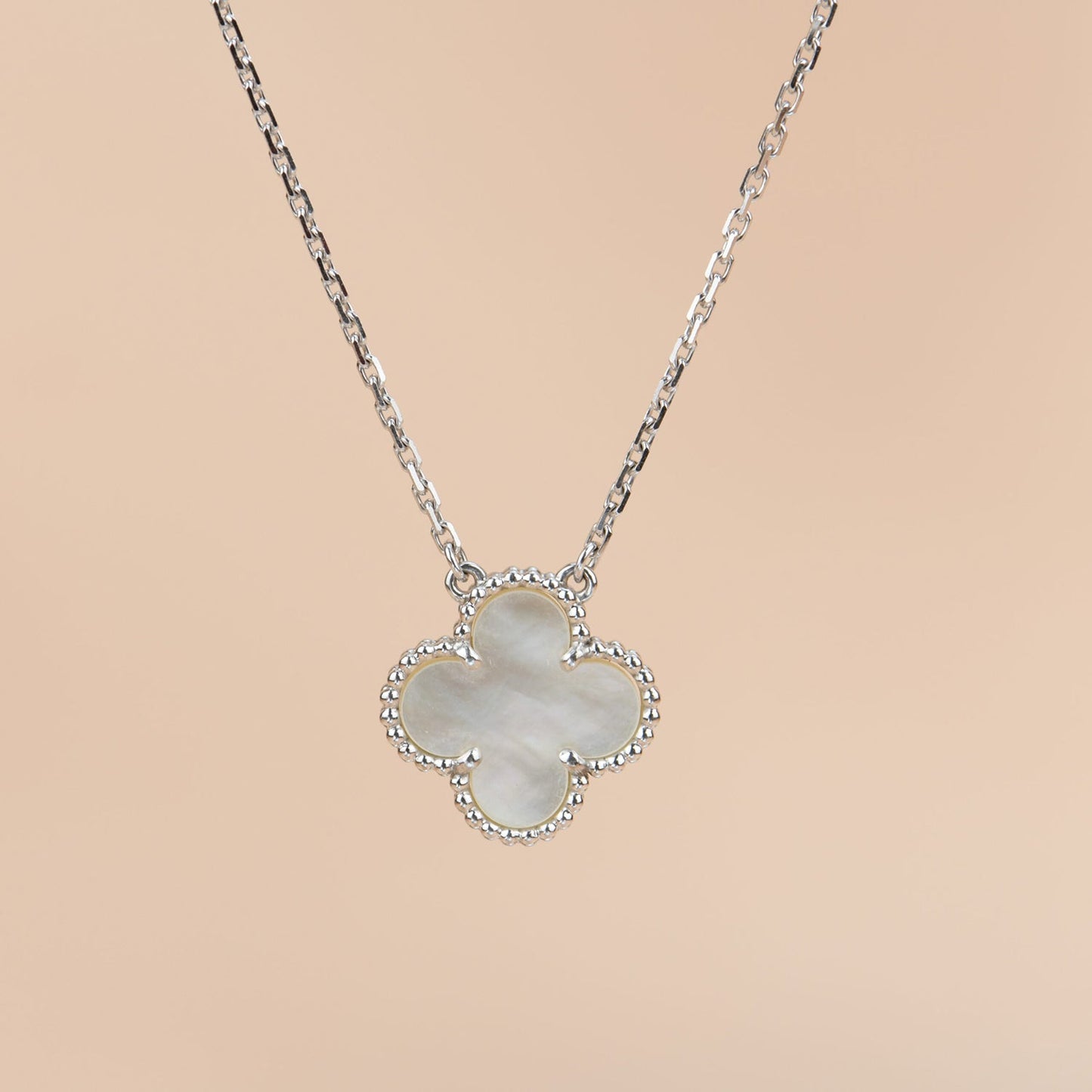[Spark]CLOVER  15MM WHITE MOTHER-OF-PEARL SILVER