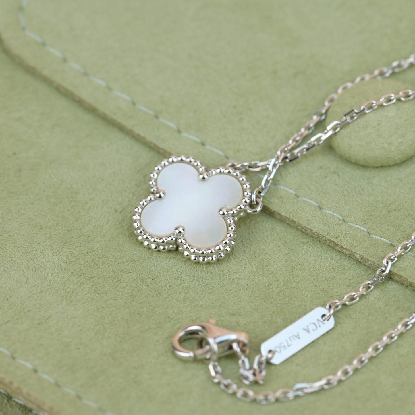 [Spark]CLOVER  15MM WHITE MOTHER-OF-PEARL SILVER