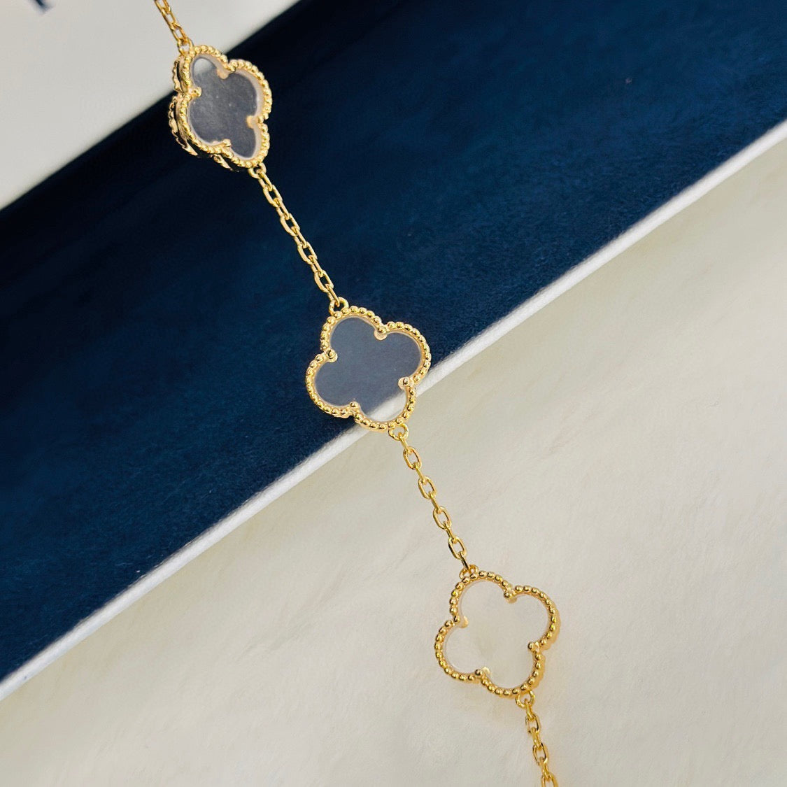[Spark]CLOVER 5 MOTIF ROCK CRYSTAL BRACELET