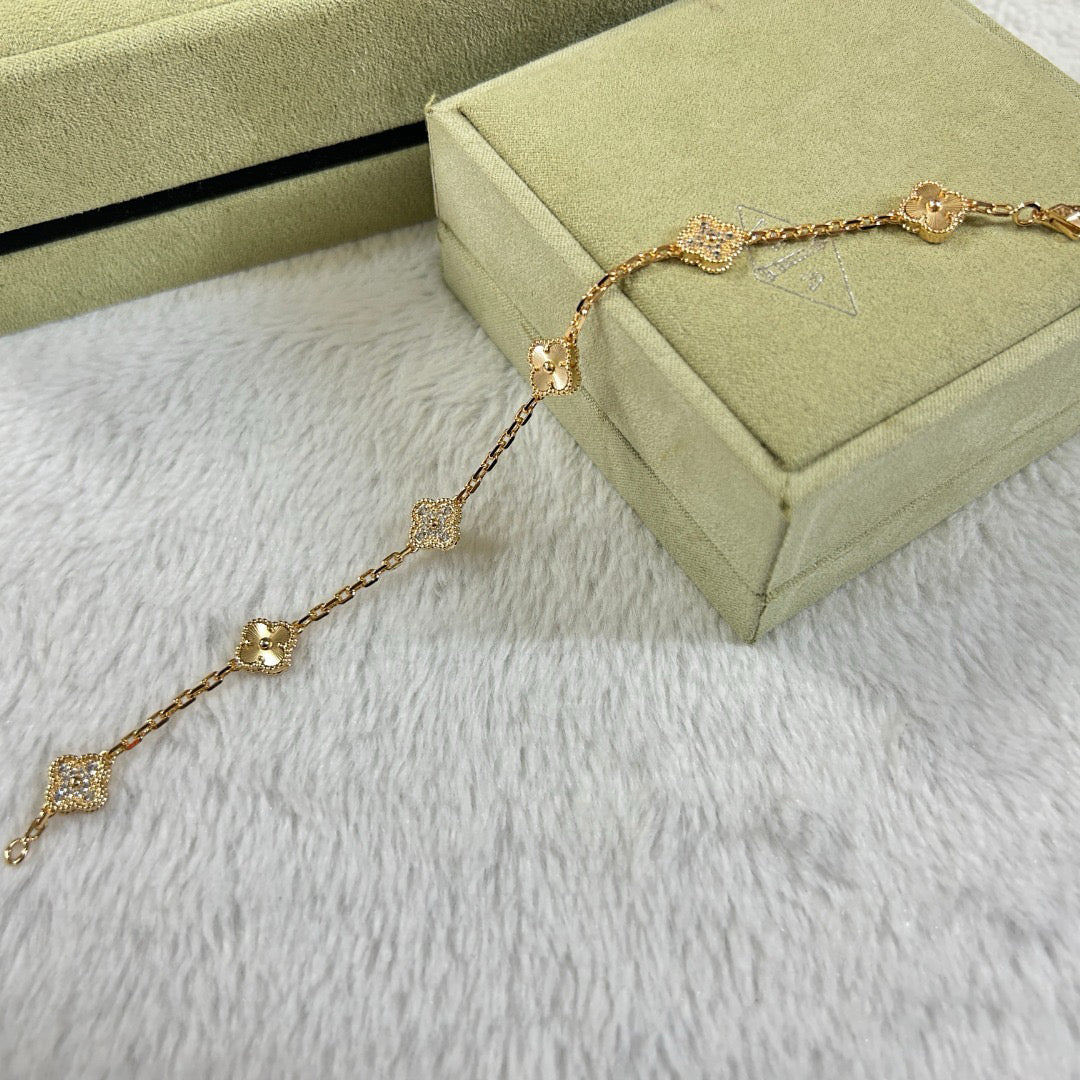 [Spark]CLOVER 6 MOTIF DIAMOND LASER BRACELET-w