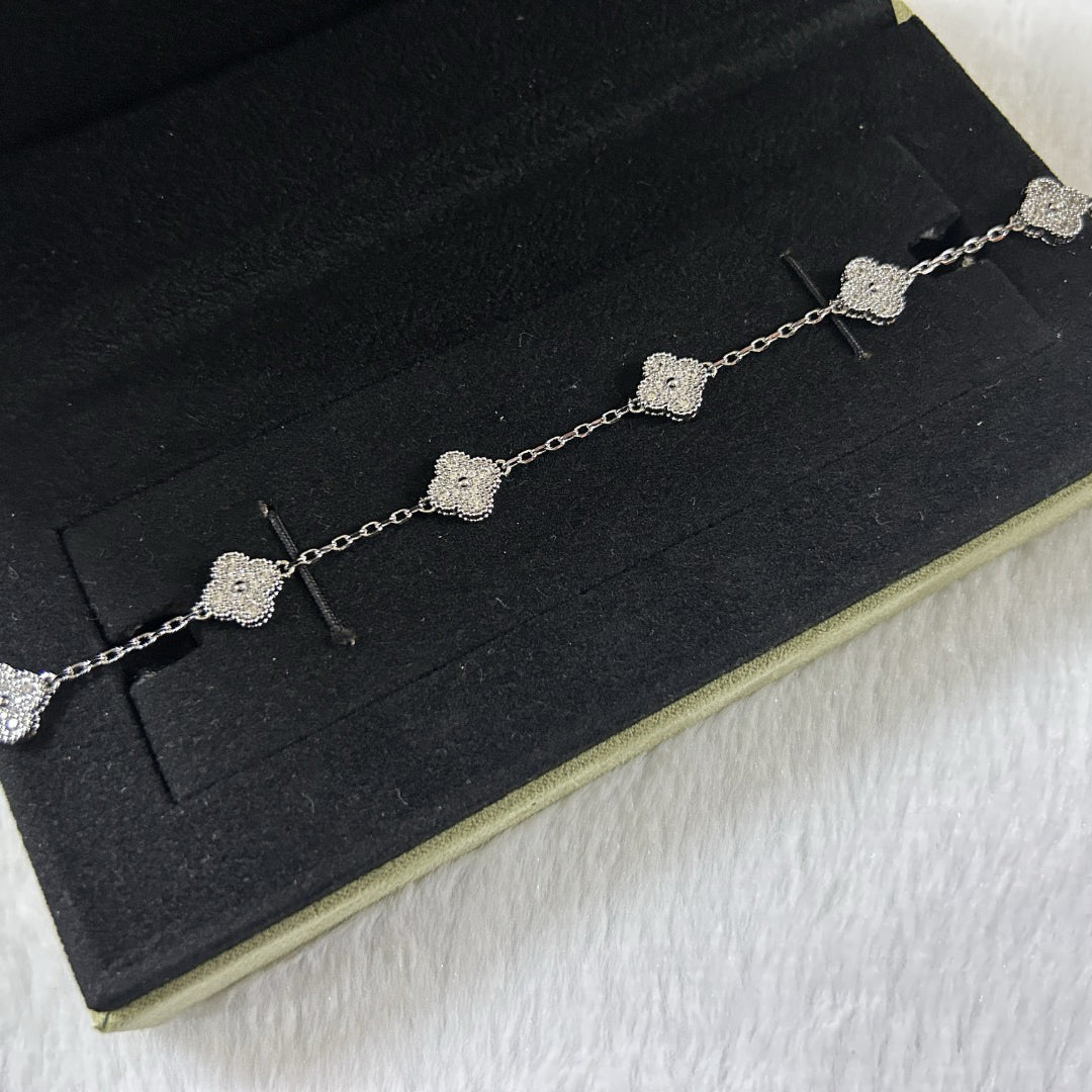 [Spark]CLOVER 6 MOTIF DIAMOND BRACELET