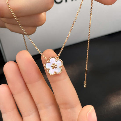 [Spark]LUCKY  WHITE MOP  PLUM BLOSSOM NECKLACE