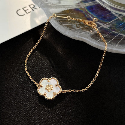 [Spark]LUCKY WHITE MOP PLUM BLOSSOM  BRACELET