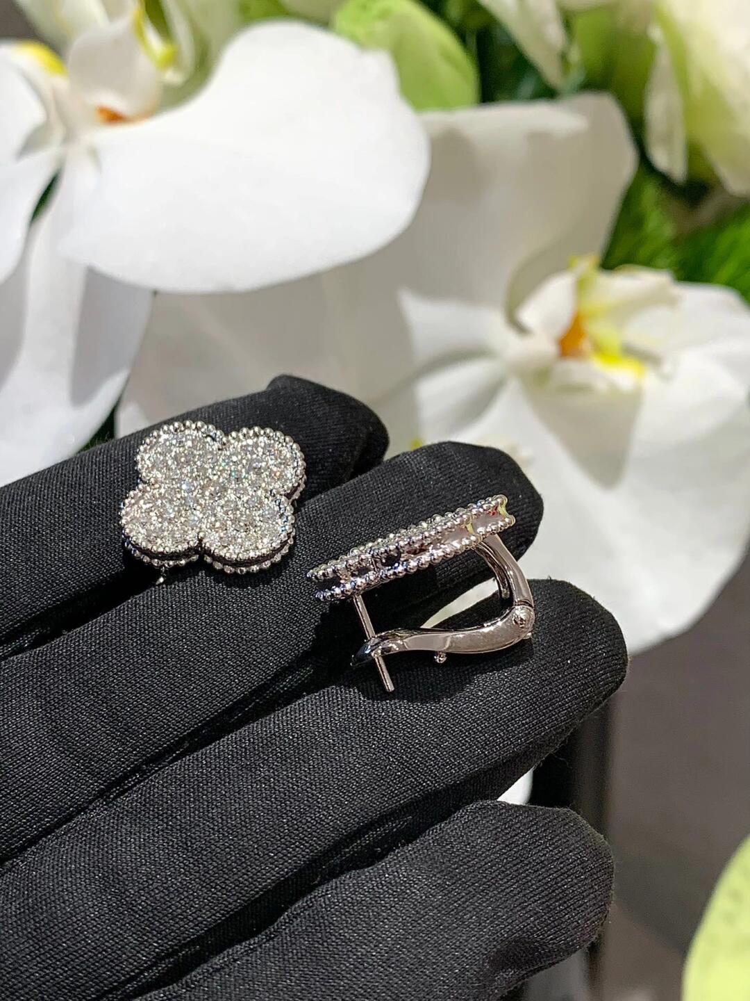 [Spark]CLOVER 20MM MOTIFS DIAMOND STUD EARRINGS SILVER