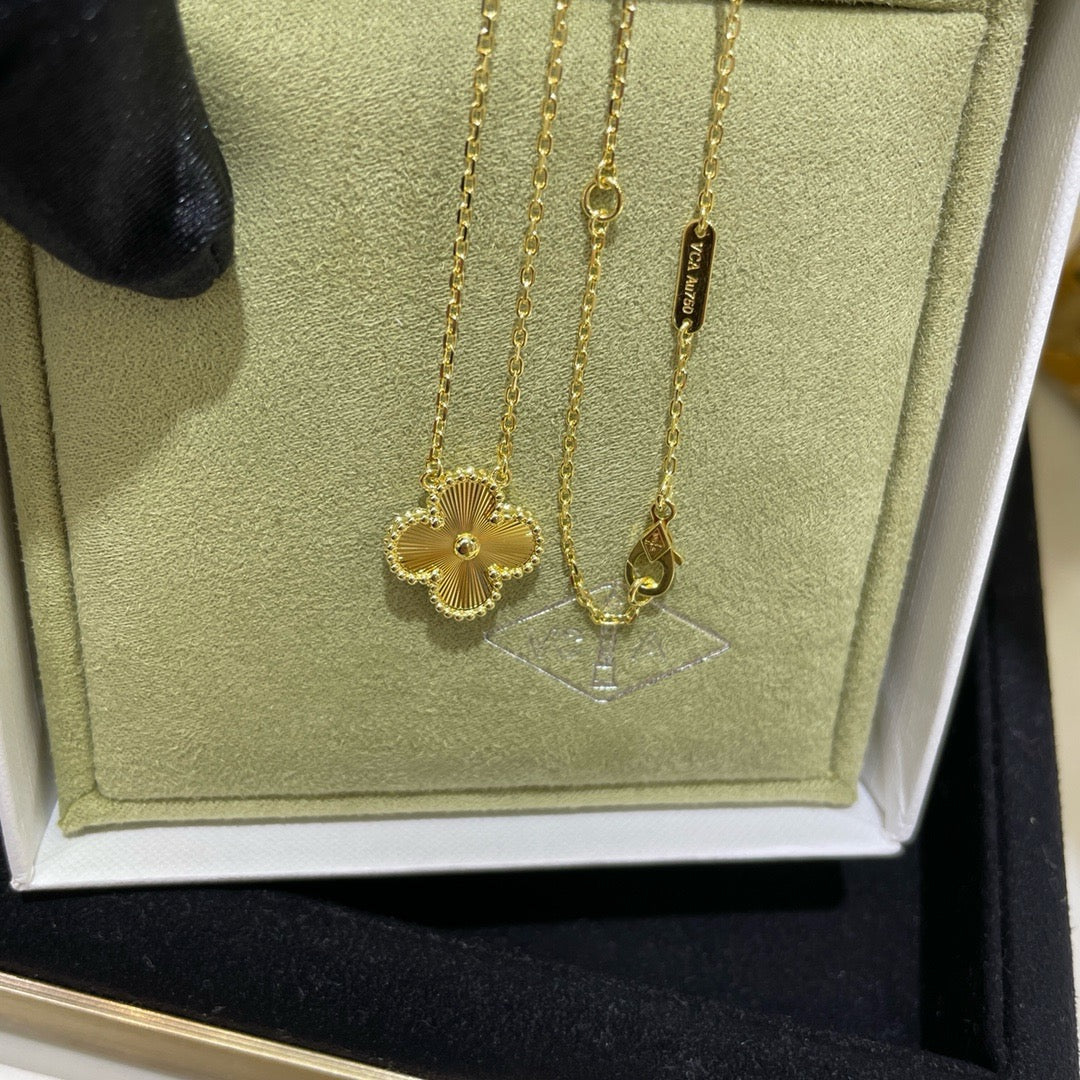 [Spark]CLOVER 15MM LASER NECKLACE
