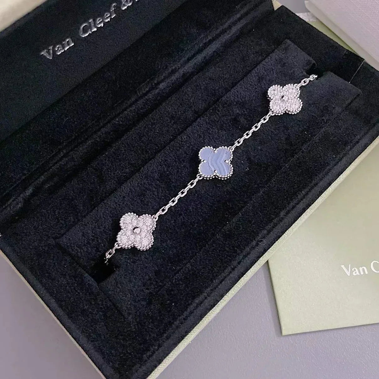[Spark] CLOVER 5 MOTIF PURPLE CHALCEDONY BRACELET COLLECTION