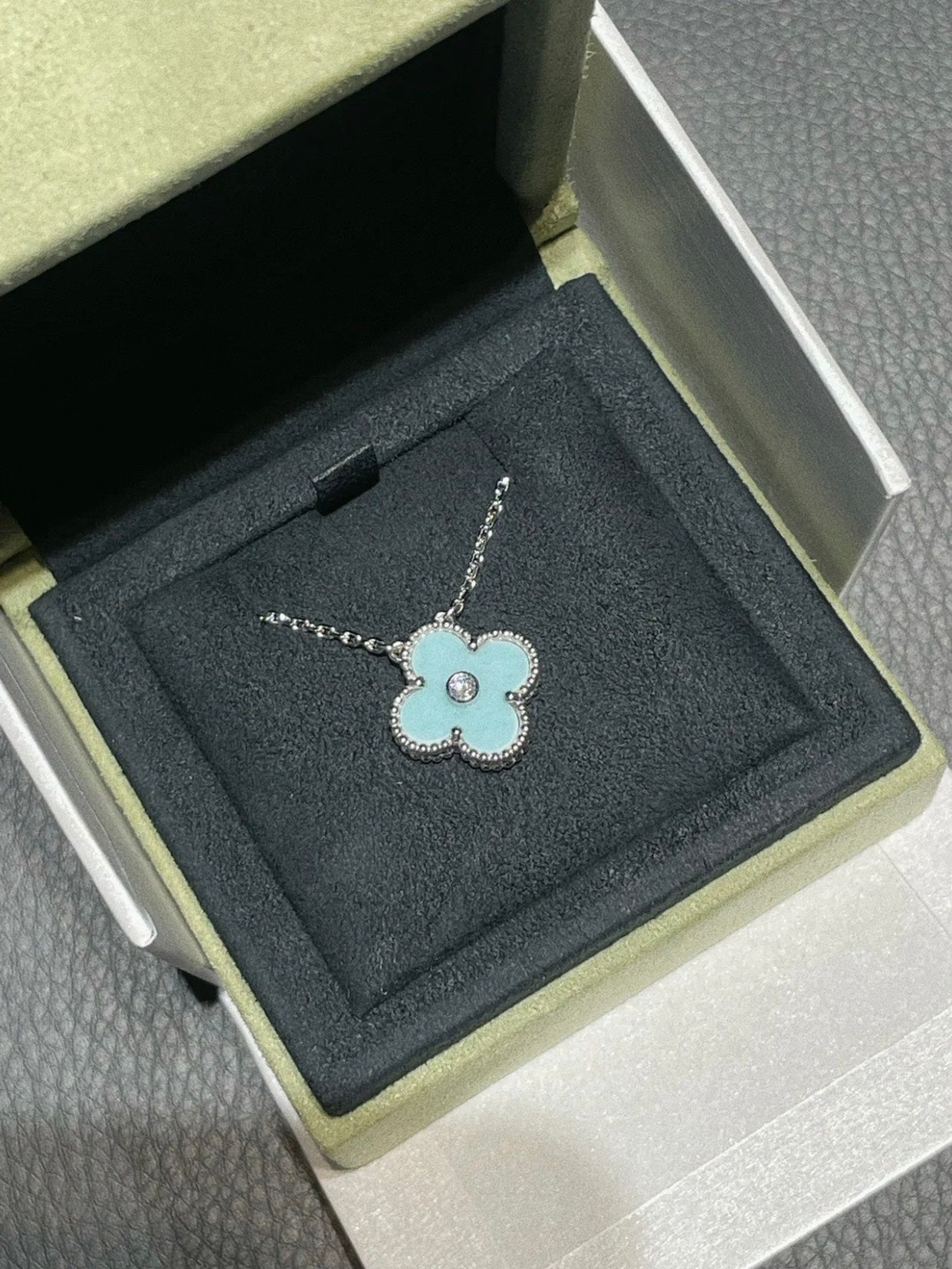 [Spark]CLOVER 1 DIAMOND LIGHT BLUE SILVER NECKLACE