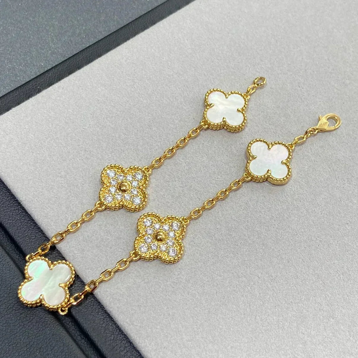 [Spark]CLOVER WHITE PEARL MOP 5 MOTIF BRACELET COLLECTION