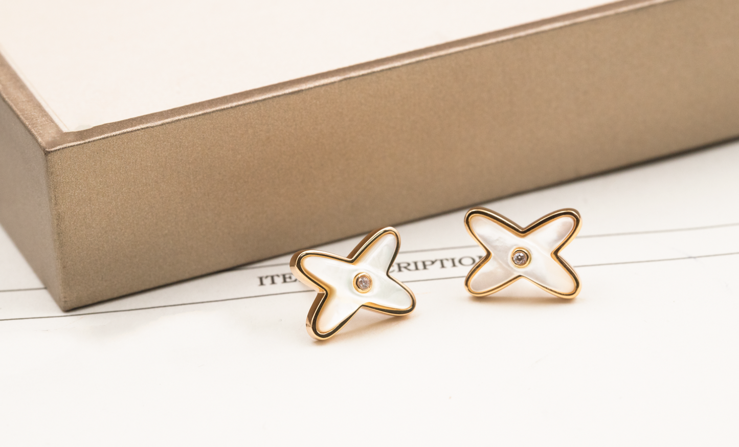 [Spark]JEUX DE WHITE MOP Spark GOLD DIAMOND EARRINGS