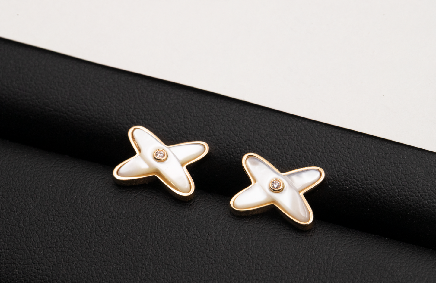 [Spark]JEUX DE WHITE MOP PINK GOLD DIAMOND EARRINGS