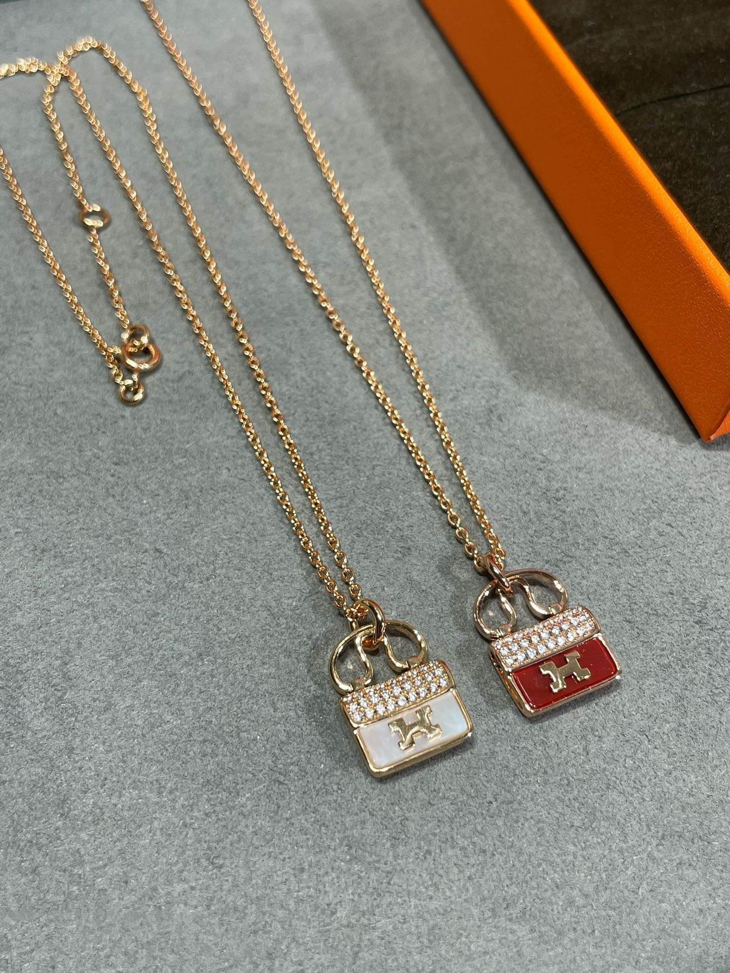 [Spark]H CIRCE MOISSANITE PENDANT NECKLACE GOLD