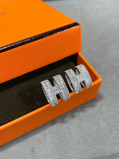 [Spark]H STUD EARRINGS WITH SILVER DIAMONDS
