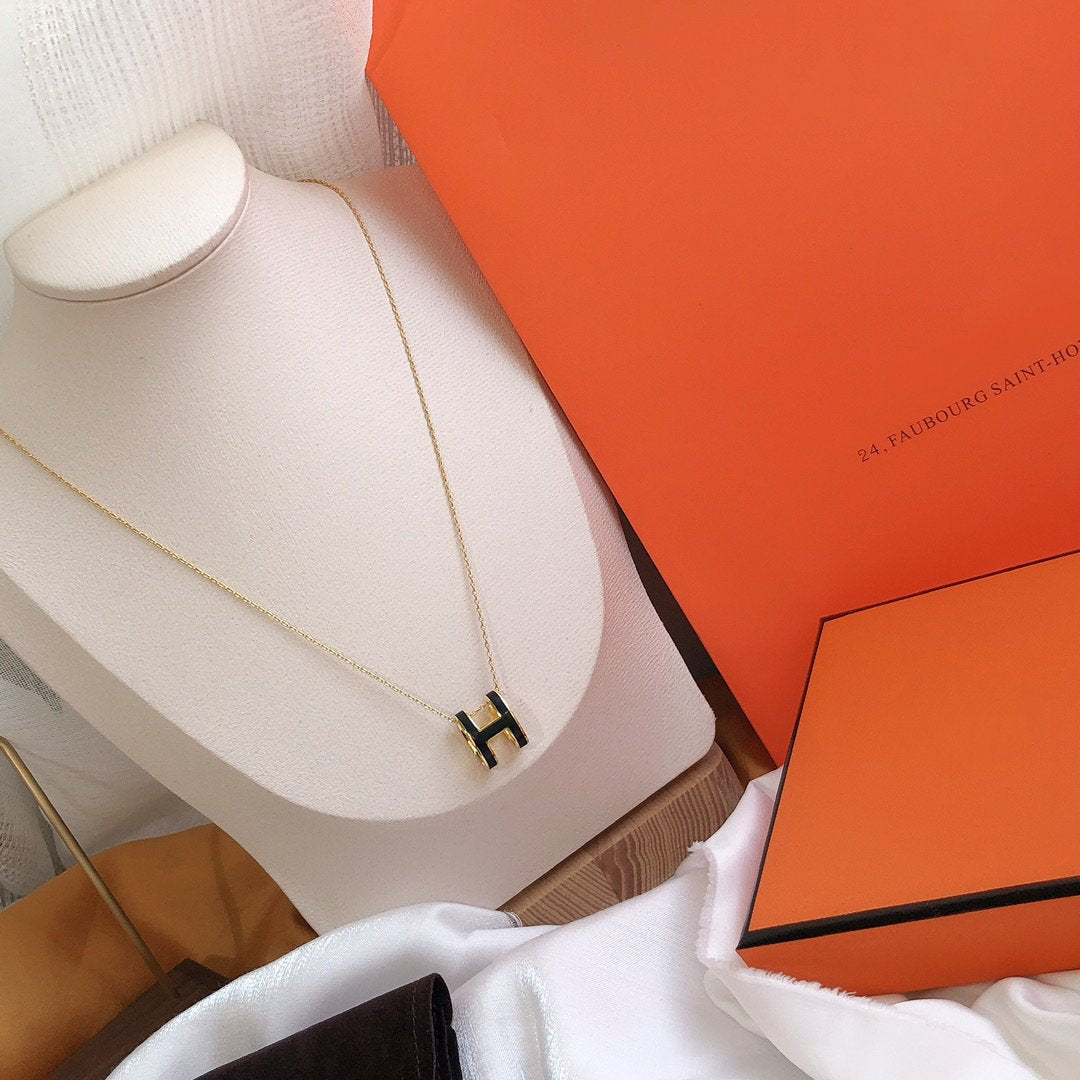 [Spark]HM CLIC BLACK ENAMEL GOLD NECKLACE
