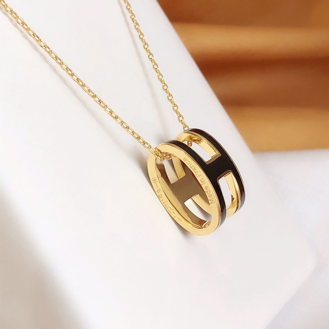 [Spark]HM CLIC BLACK ENAMEL GOLD NECKLACE