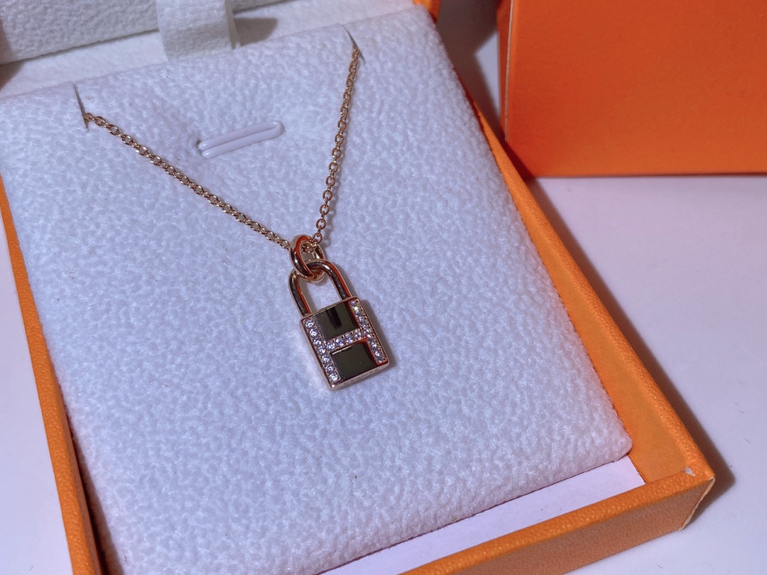 [Spark]HM ADVANCED NICHE LOCK HEAD NECKLACE DIAMONDS