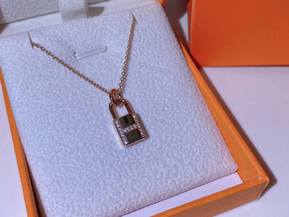 [Spark]HM ADVANCED NICHE LOCK HEAD NECKLACE DIAMONDS