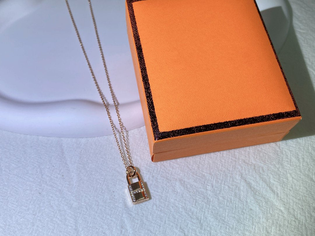[Spark]HM ADVANCED NICHE LOCK HEAD NECKLACE DIAMONDS