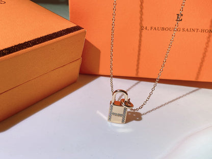 [Spark]HM ADVANCED NICHE LOCK HEAD NECKLACE DIAMONDS