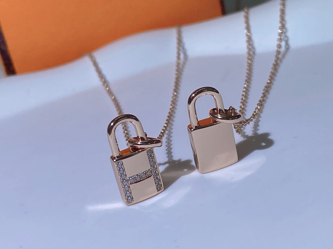 [Spark]HM ADVANCED NICHE LOCK HEAD NECKLACE DIAMONDS