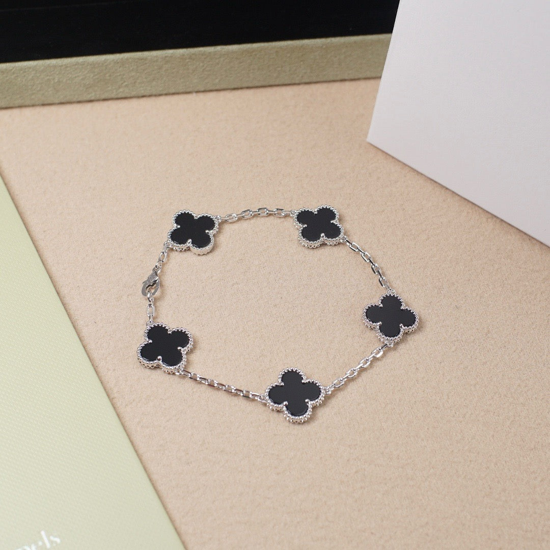 [Spark] CLOVER 5 MOTIF ONYXS BRACELET COLLECTION