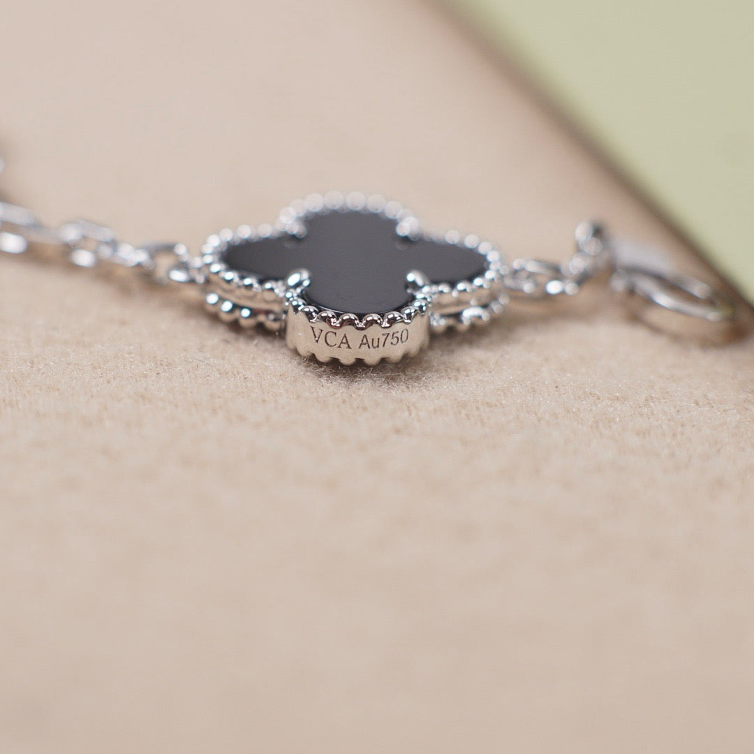 [Spark] CLOVER 5 MOTIF ONYXS BRACELET COLLECTION