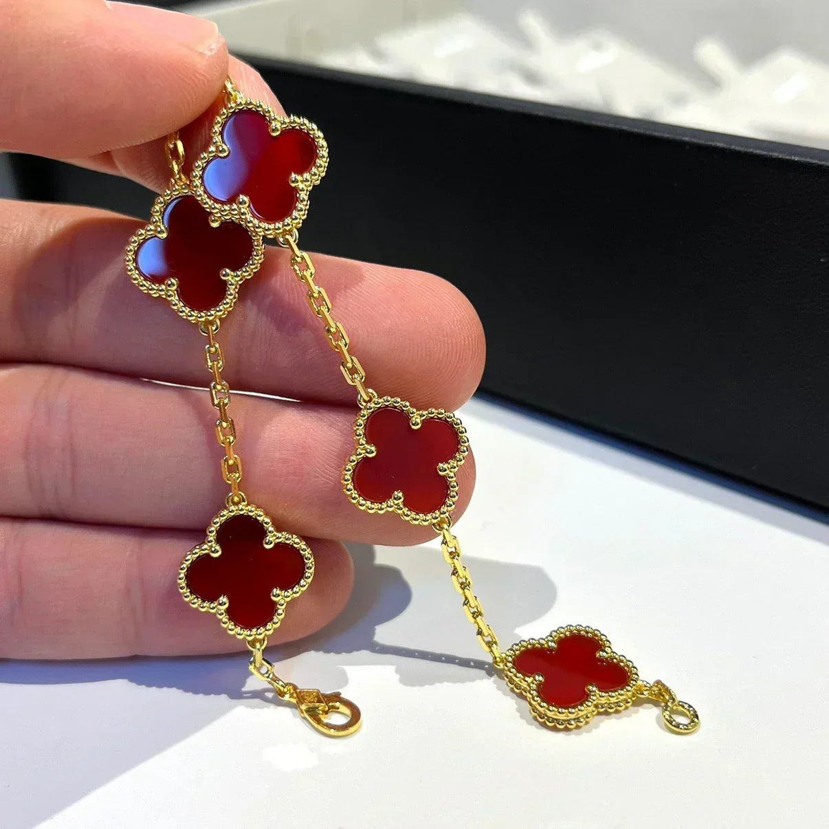 [Spark] CLOVER 5 MOTIF RED CORNELIAN BRACELET COLLECTION