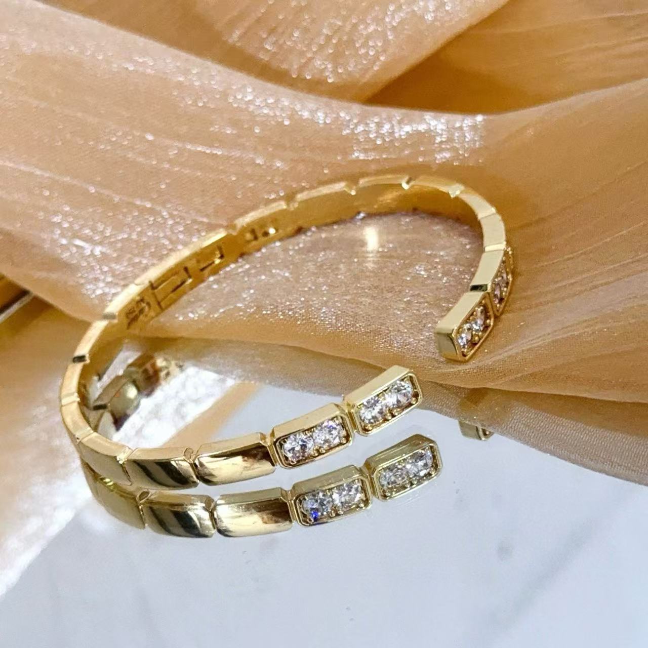 [Spark jewelrys]LOVE DIAMOND OPEN  BRACELET