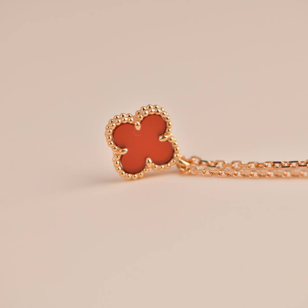 [Spark]CLOVER MINI 9.5MM WHITE CARNELIANS NECKLACE