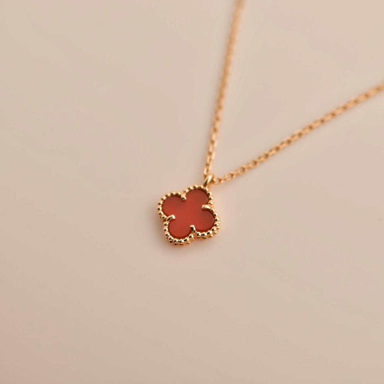[Spark]CLOVER MINI 9.5MM WHITE CARNELIANS NECKLACE
