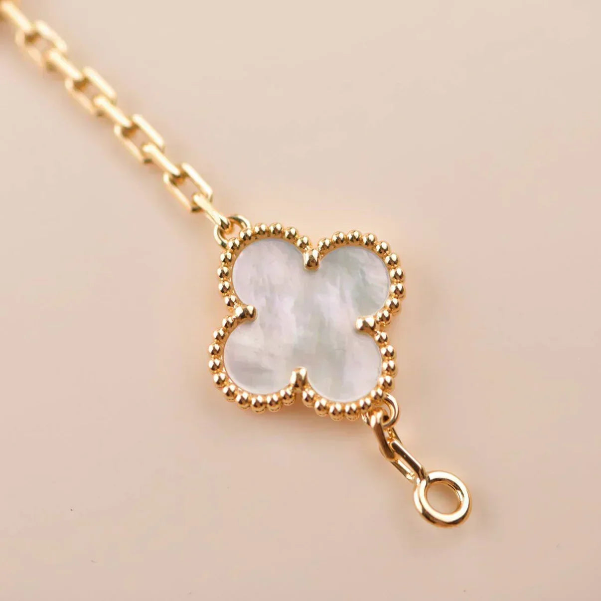 [Spark]CLOVER WHITE PEARL MOP 5 MOTIF BRACELET COLLECTION