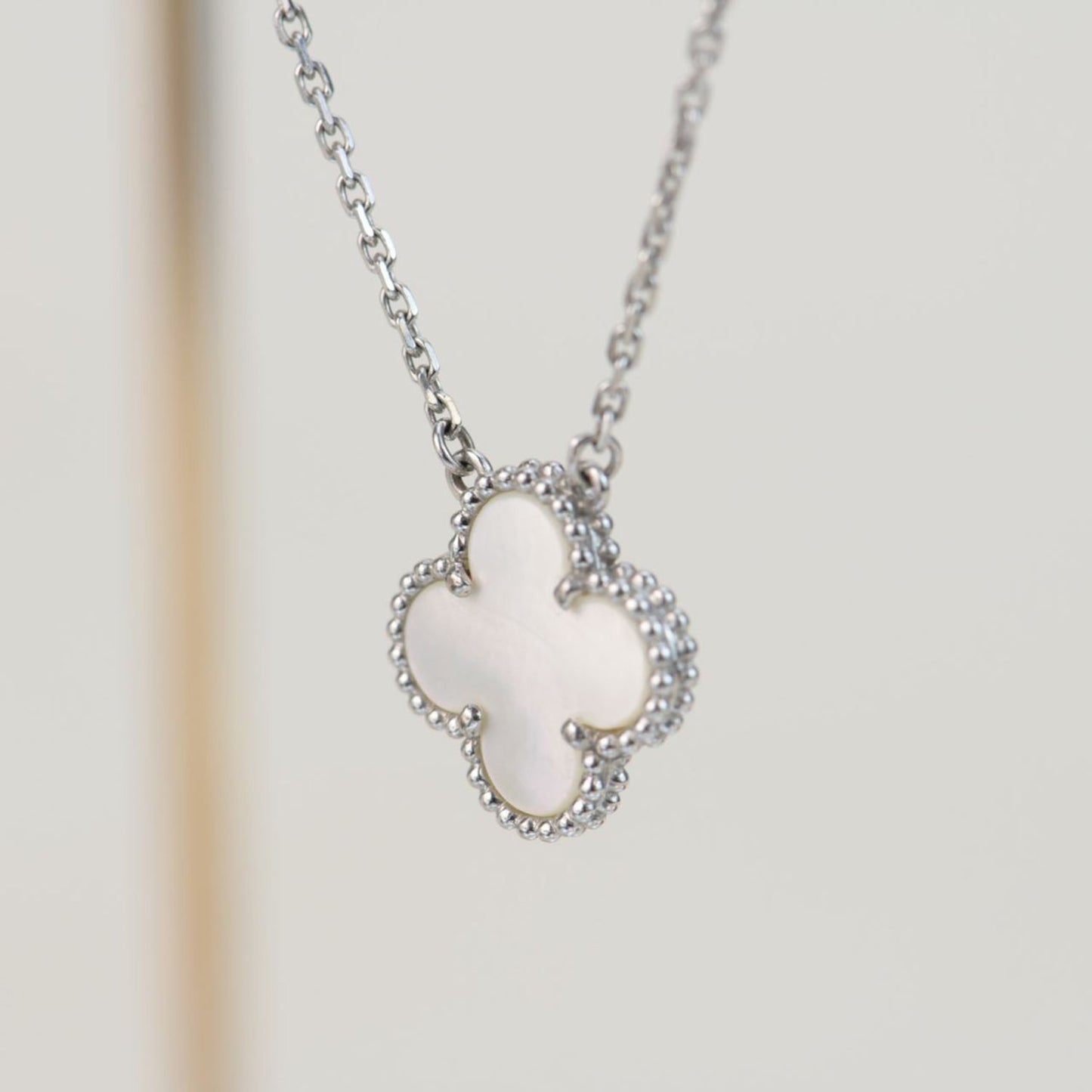 [Spark]CLOVER  15MM WHITE MOTHER-OF-PEARL SILVER