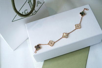 [Spark] CLOVER 5 MOTIF GRAY MOP BRACELET COLLECTION
