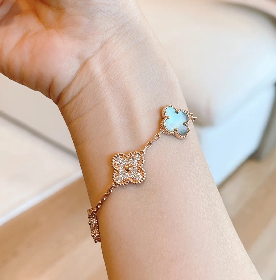 [Spark] CLOVER 5 MOTIF GRAY MOP BRACELET COLLECTION