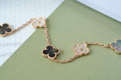 [Spark] CLOVER 5 MOTIF GRAY MOP BRACELET COLLECTION