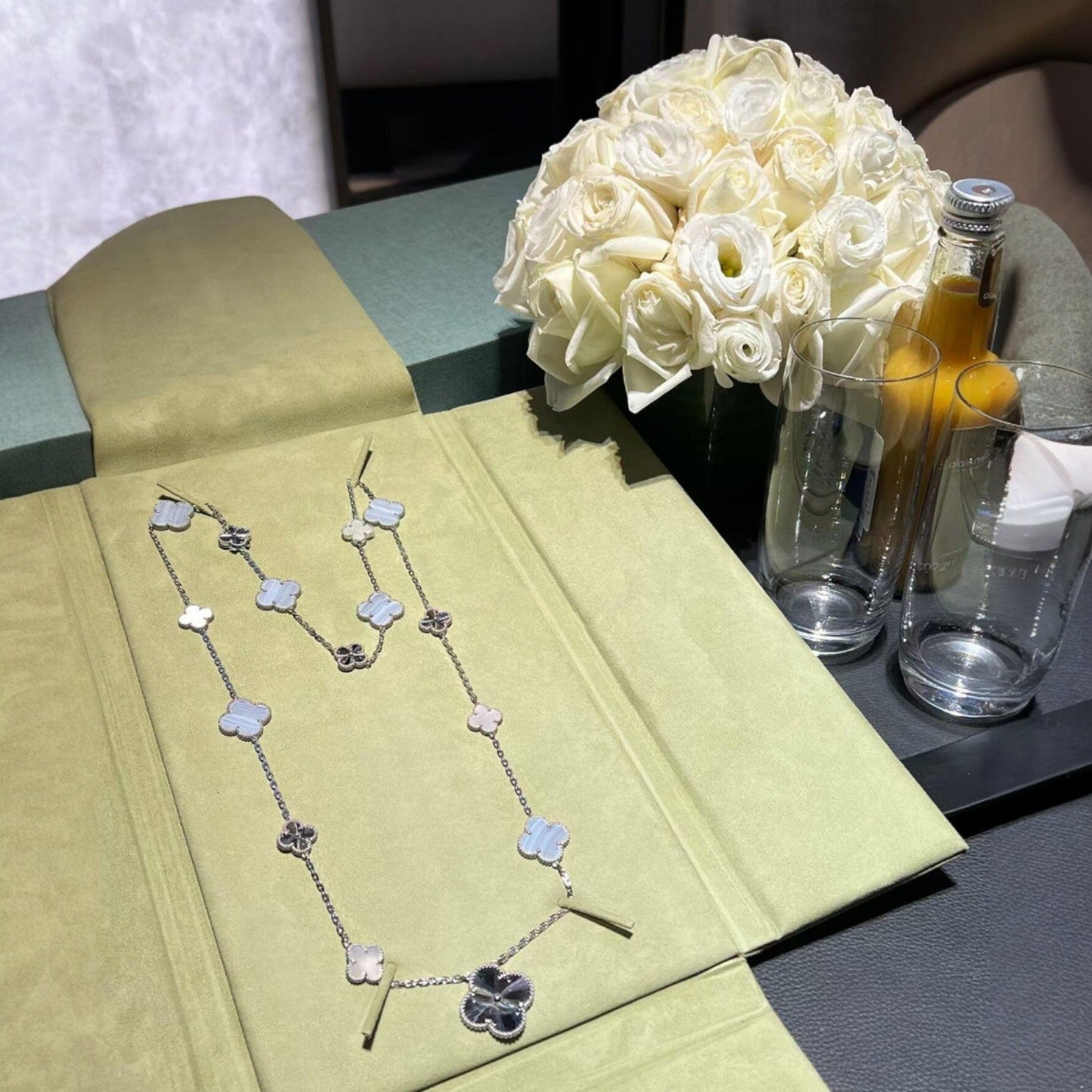 [Spark]DETACHABLE CLOVER 15(11+4) FLOWER SILVER NECKLACE SET