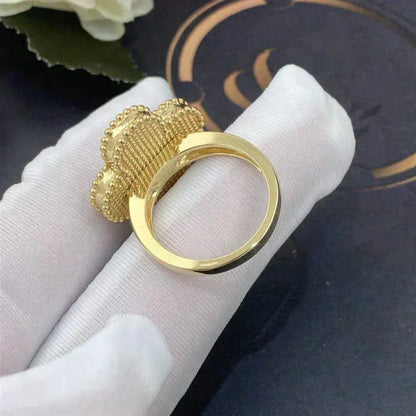 [Spark]CLOVER WHITE MOP RING