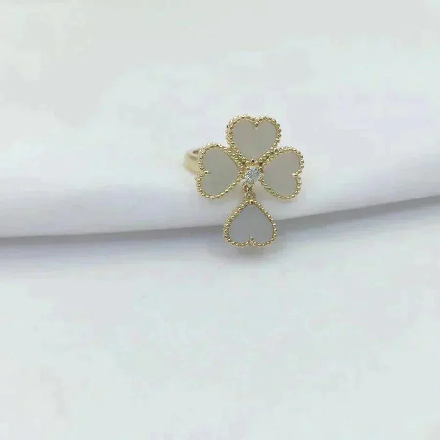 [Spark]SWEET CLOVER WHITE MOP RING