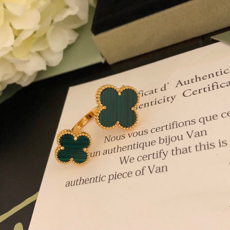 [Spark]CLOVER BETWEEN THE FINGER RING