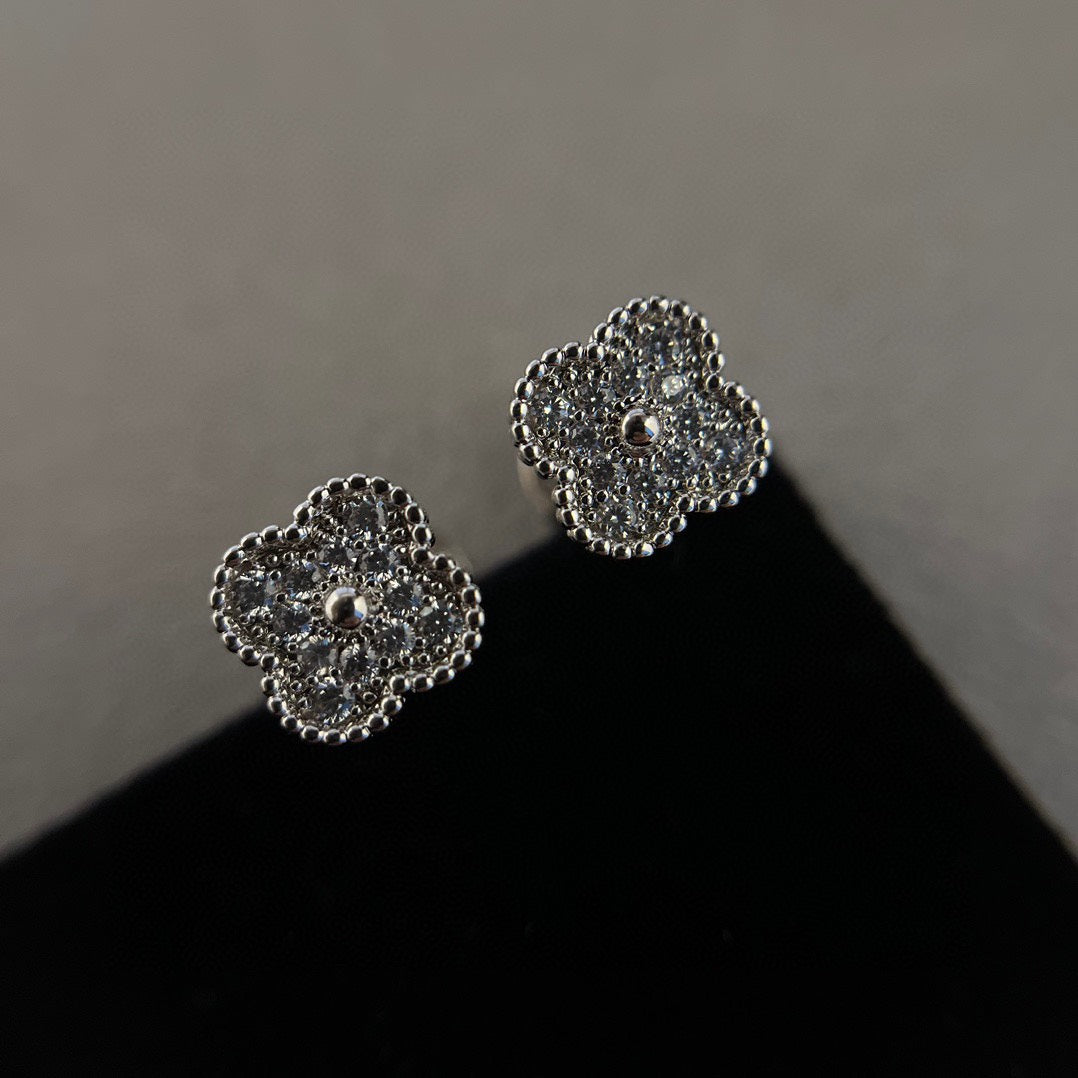 [Spark]CLOVER MINI DIAMOND STUD EARRINGS