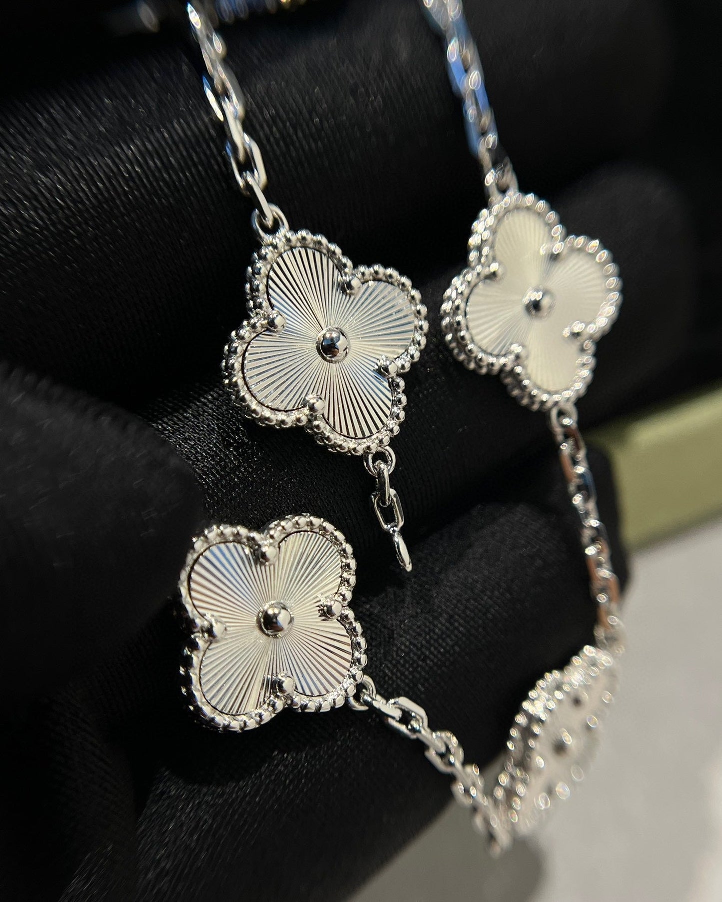 [Spark] CLOVER 5 MOTIF LASER BRACELET COLLECTION