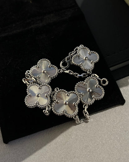 [Spark] CLOVER 5 MOTIF LASER BRACELET COLLECTION