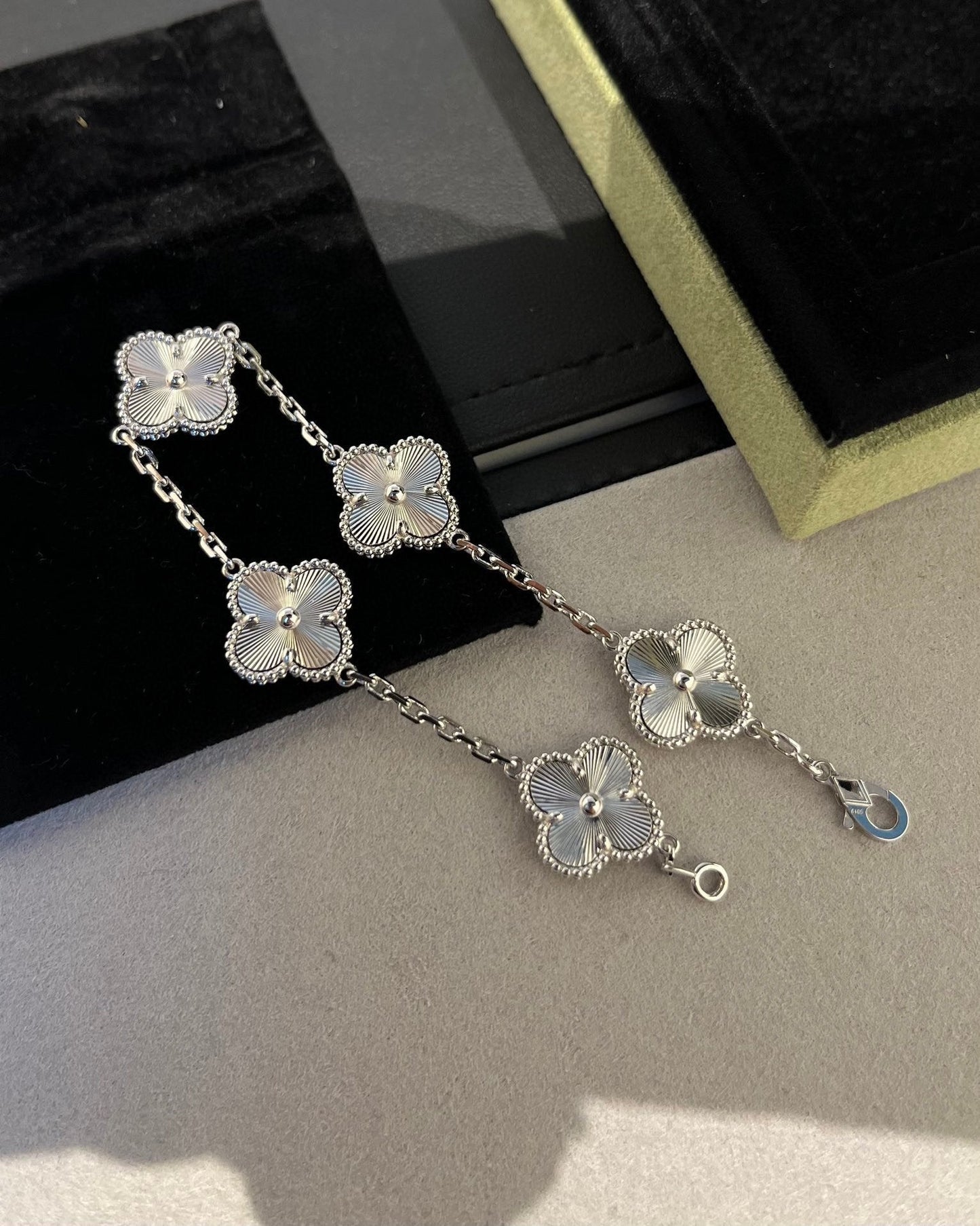 [Spark] CLOVER 5 MOTIF LASER BRACELET COLLECTION